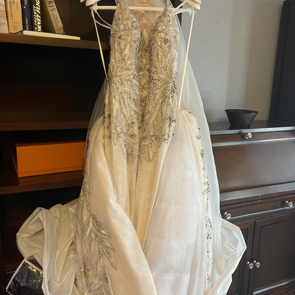 YSA Makino Wedding Gown, size 4